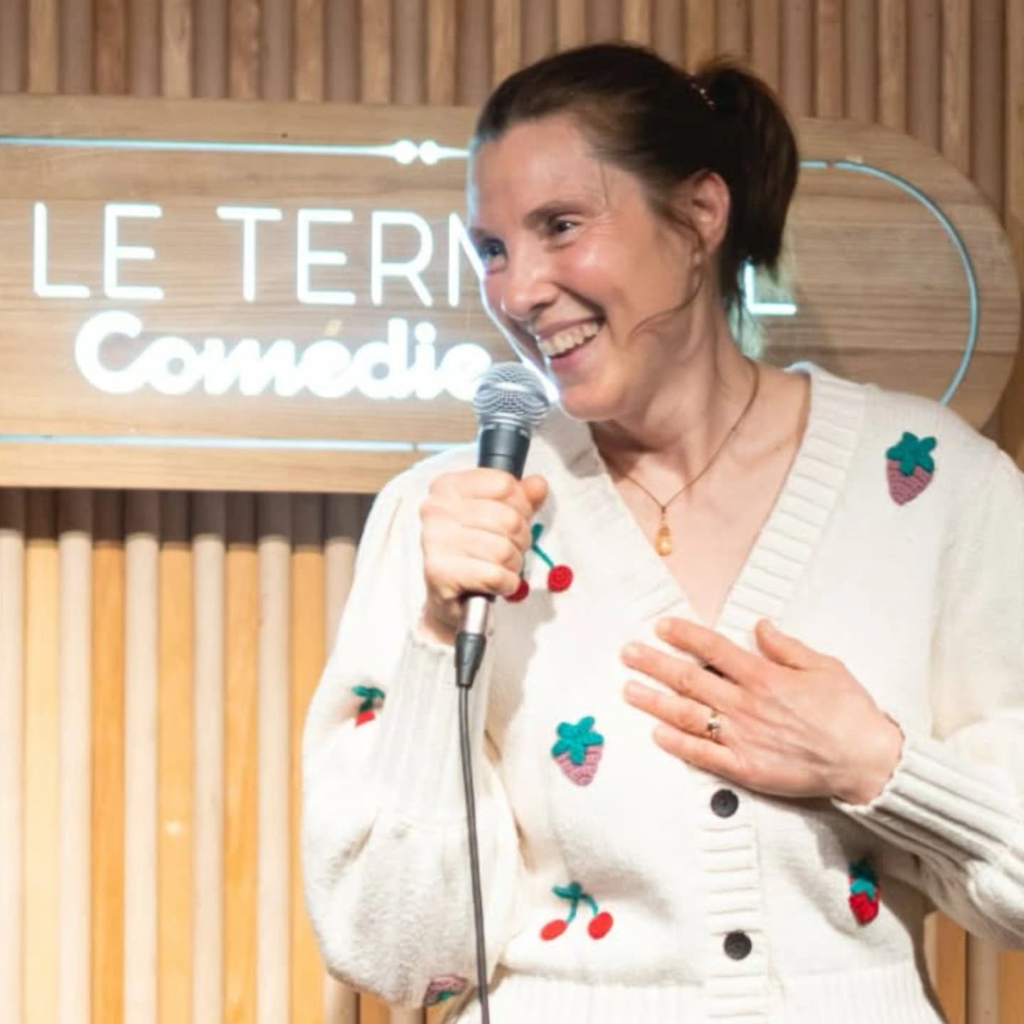 Annonce visuelle pour un spectacle de Marie-Pierre Poirier humoriste.