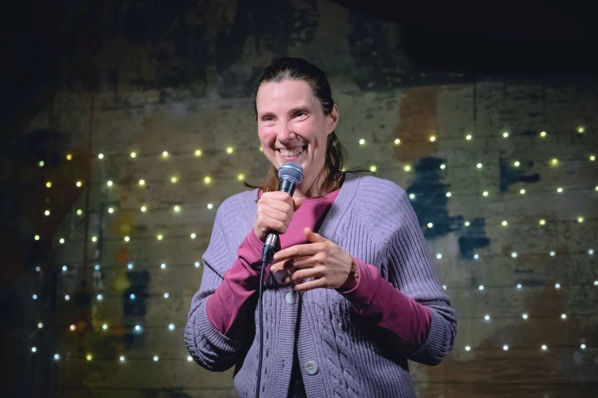 Marie-Pierre Poirier dans une photo de spectacle professionnelle.