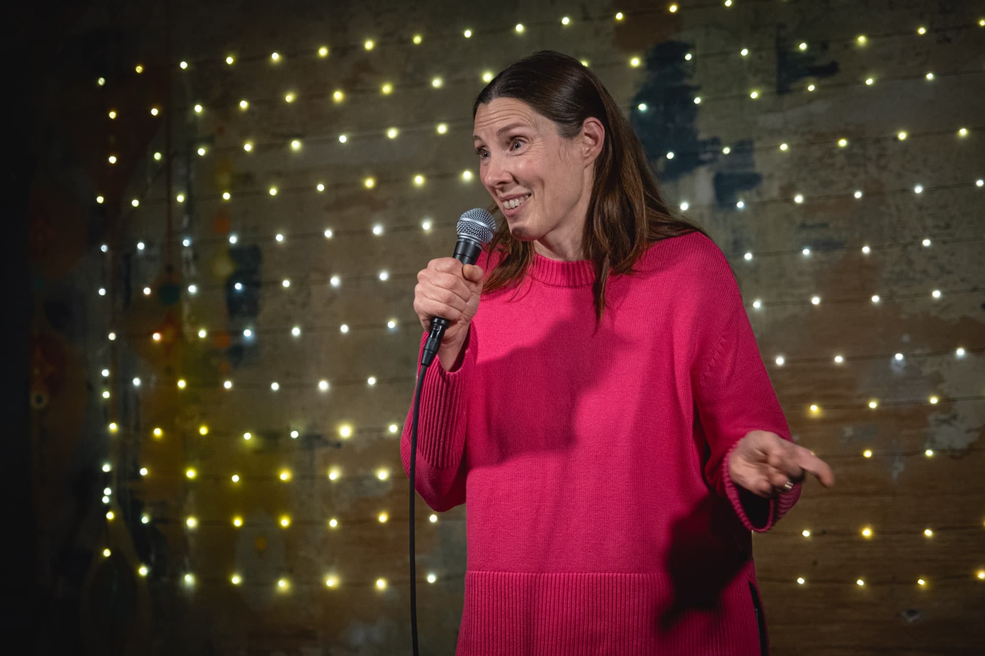 Marie-Pierre Poirier au Social Comédie Club pendant un spectacle.